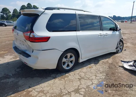 2019 Toyota Sienna Le 8 Passenger z USA, uszkodzony, nr VIN 5TDKZ3DC4KS967778